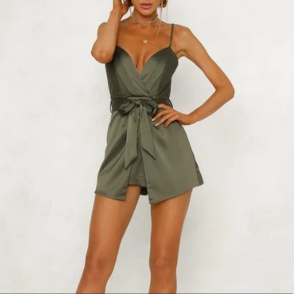 Fooled Me Twice Playsuit Khaki
Size AU: 6 (XS)
